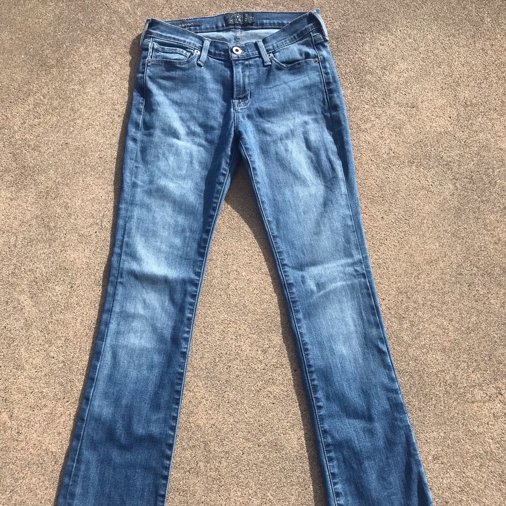 Boot cut, Blue semi light washed jeans!